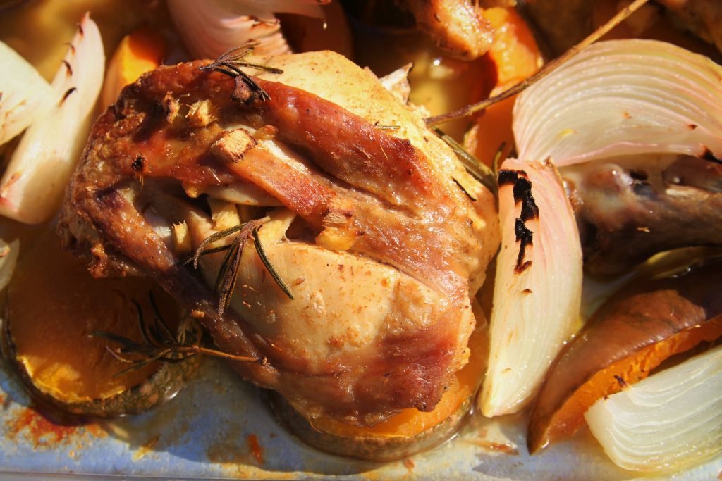 FRANGO ASSADO SIMPLES E DELICIOSO (COXA E SOBRECOXA)