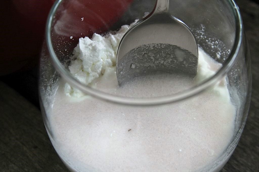 Dissolva o amido em um pouco de leite de coco para não empelotar molhos e cremes - Amor Pela Comida