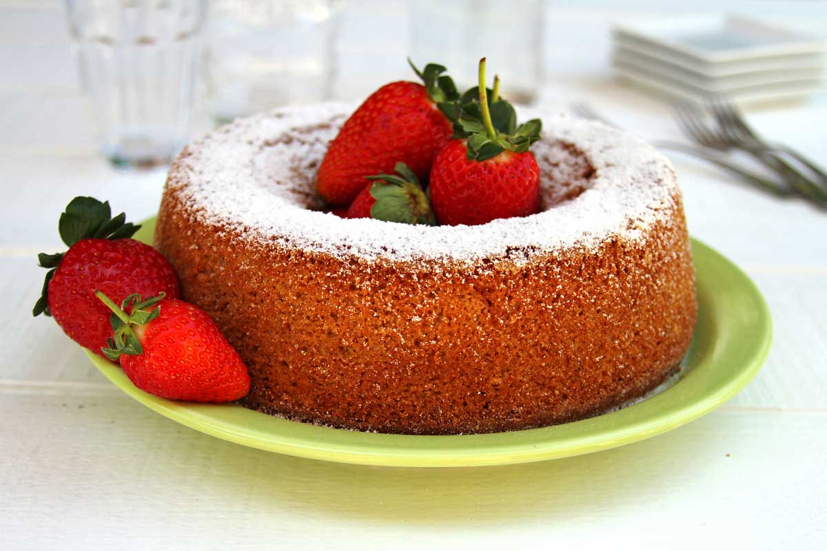 Fazendo bolo de aniversário p/ 30 pessoas Leite Ninho com morango