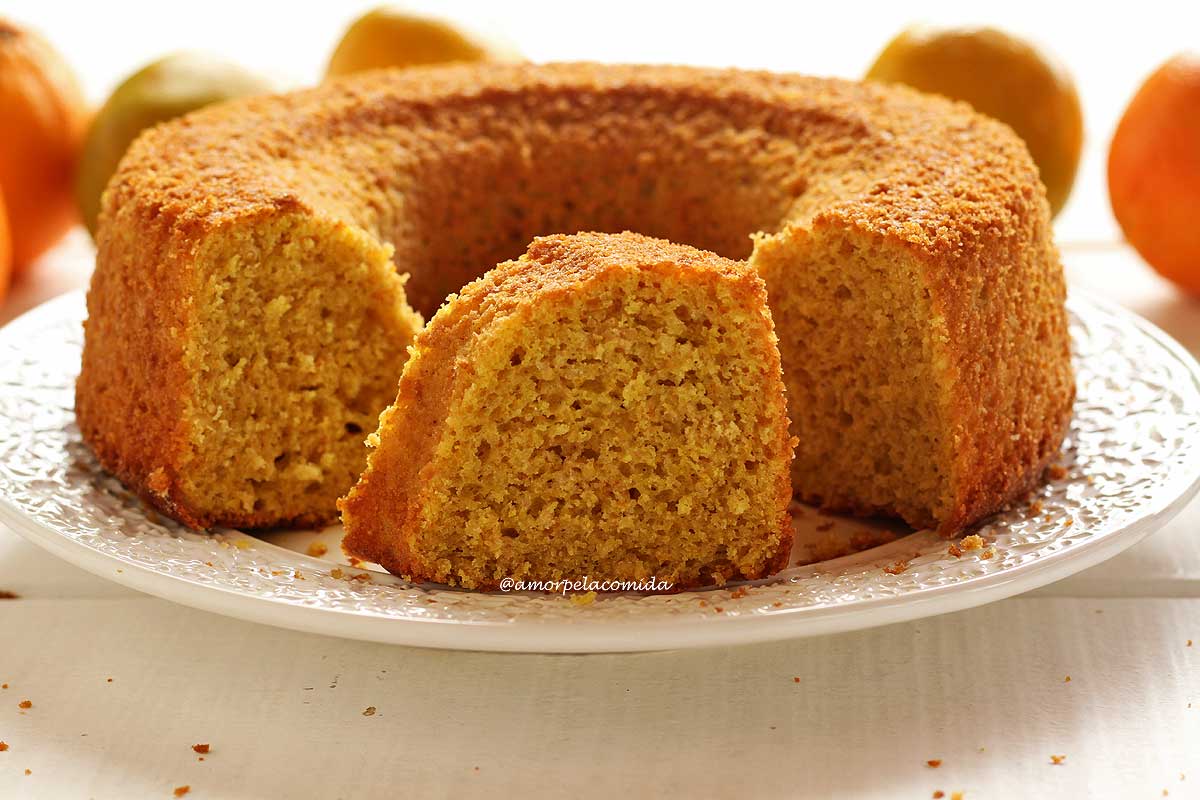 Bolo de laranja sem leite e sem farinha feito no liquidificador