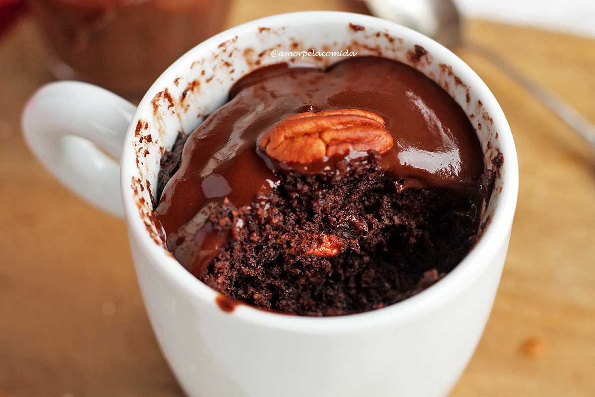 Bolo de chocolate sem farinha de trigo, sem leite e super rápido