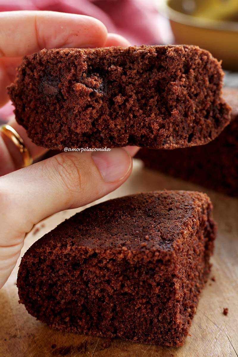 Bolo de chocolate com farinha de arroz: receita fit sem glúten