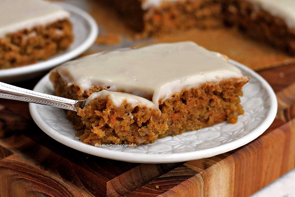 BOLO DE CENOURA ÚMIDO E FOFO SEM TRIGO - Receitas saudáveis com a