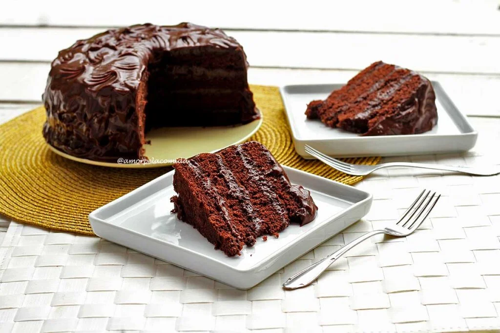 Bolo de aniversário 51 anos feminino - Montando Minha Festa  Bolos de  aniversário, Bolo lindo de aniversário, Bolo de aniversario adulto