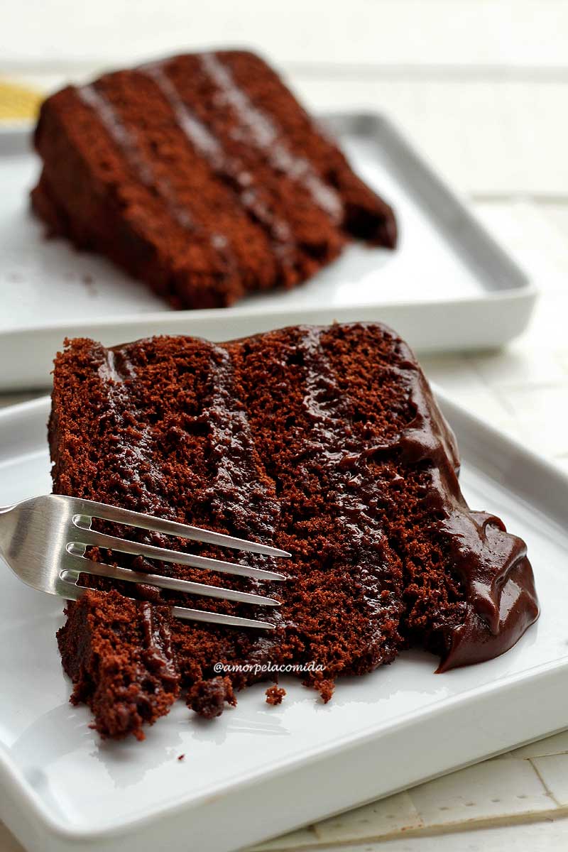 BOLO DE CHOCOLATE DE LIQUIDIFICADOR - fácil, macio e delicioso