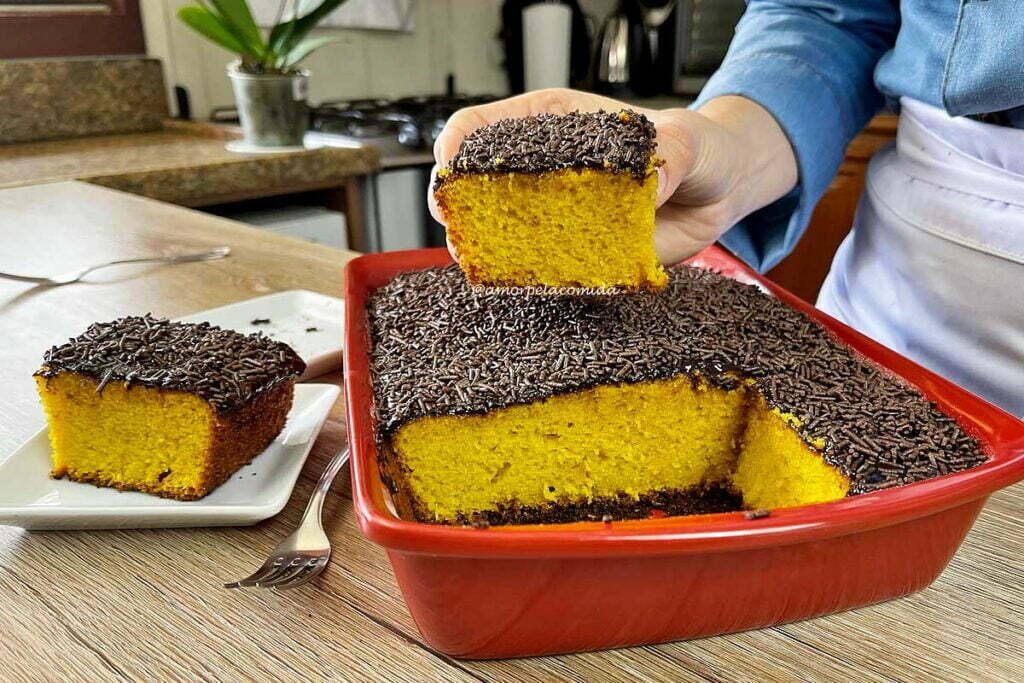 BOLO DE CENOURA ÚMIDO E FOFO SEM TRIGO - Receitas saudáveis com a Chef  Susan Martha