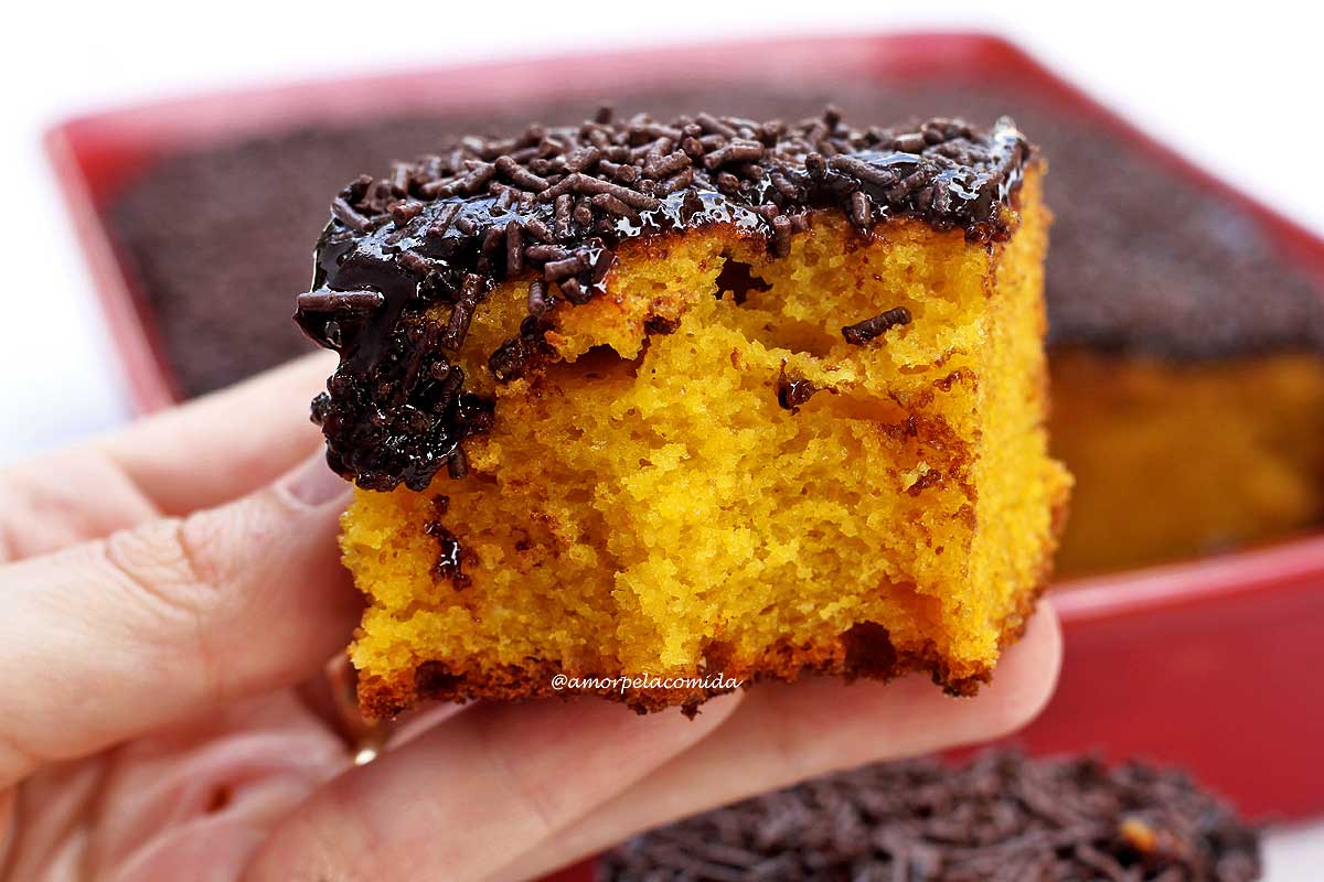 Receita de Bolo de Cenoura com Chocolate - Guia da Cozinha