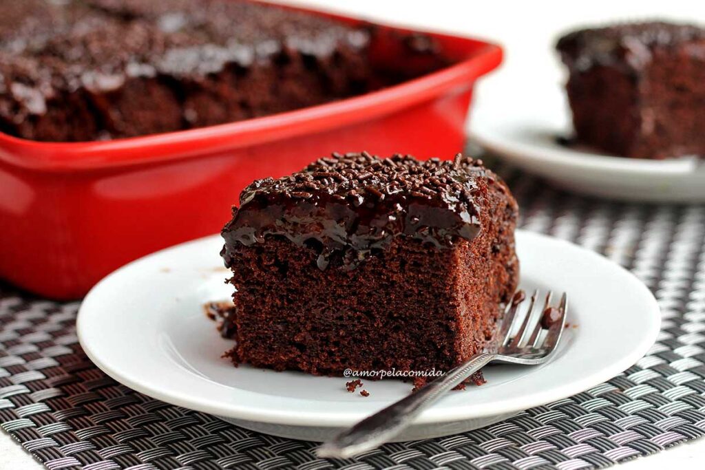 Bolo de chocolate com farinha de arroz: receita fit sem glúten