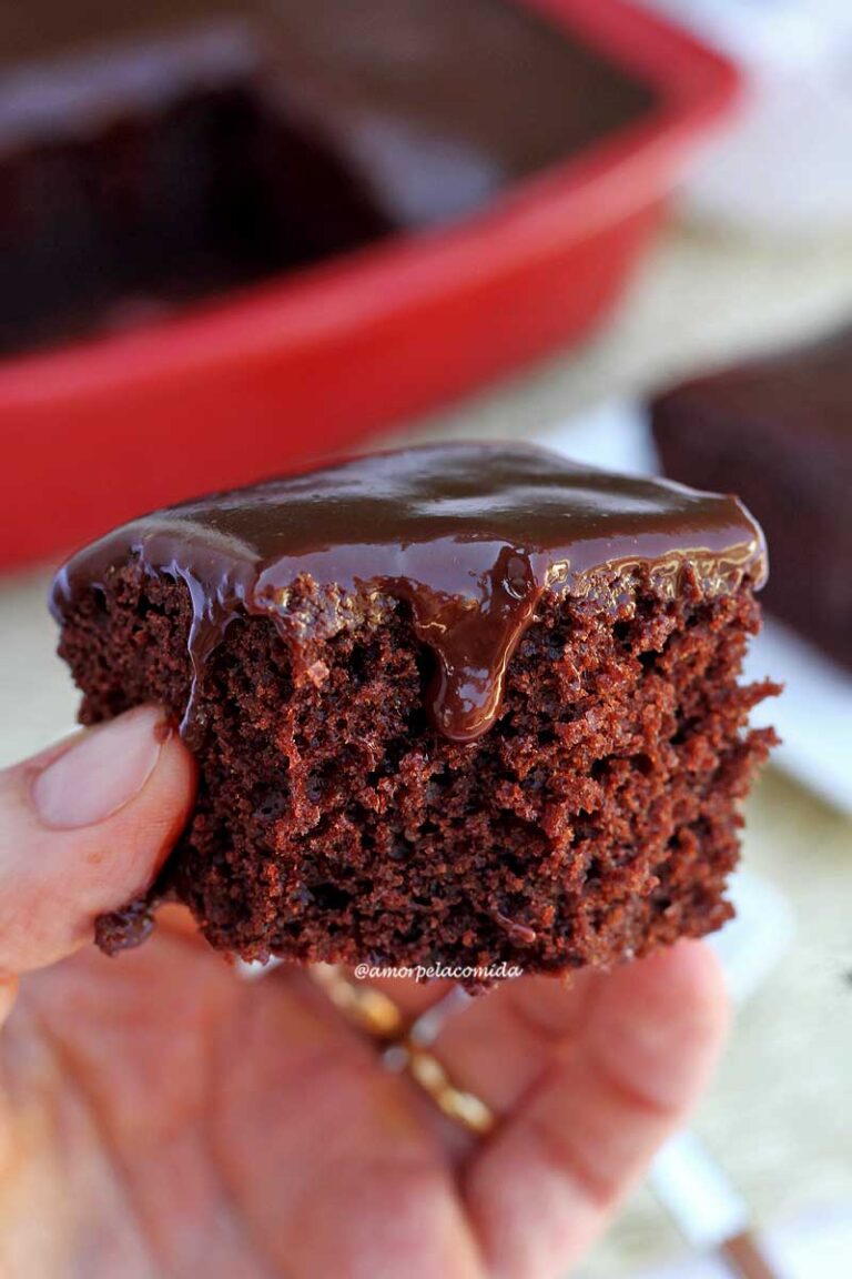 RECEITA DE BOLO DE CHOCOLATE DE LIQUIDIFICADOR COM GRÃO-DE-BICO