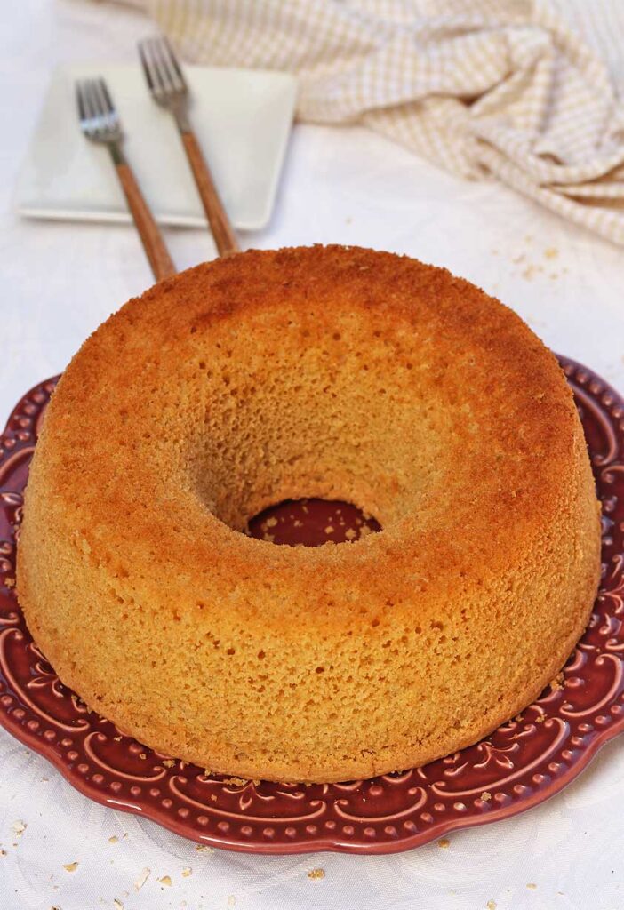 bolo redondo com furo no meio