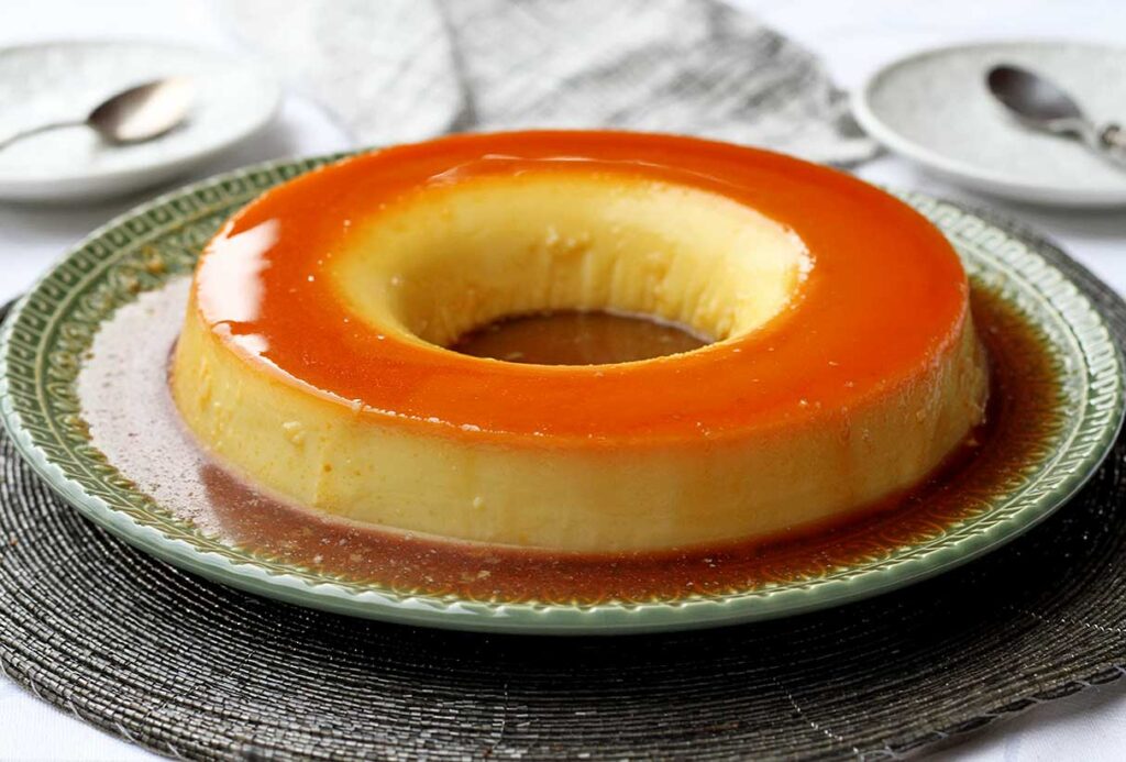 Pudim com calda de caramelo